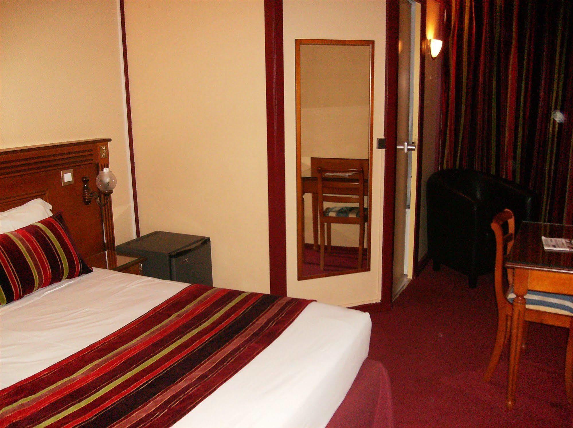 Du Val De Seine Hotel
